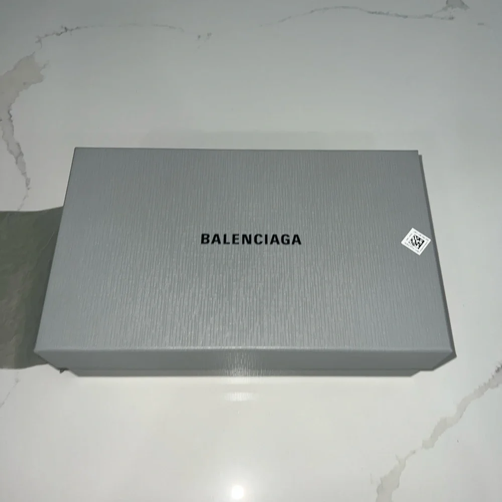 Balenciaga Cream Heels with Silver Detail - Picture 5 of 5
